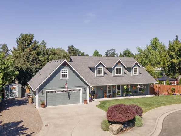 1074 SE Christie Pl, Grants Pass, OR 97526