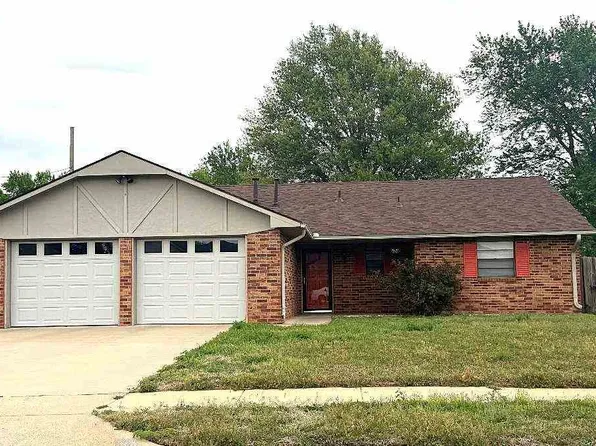 2321 Glenmore Place Dr, Ponca City, OK 74601