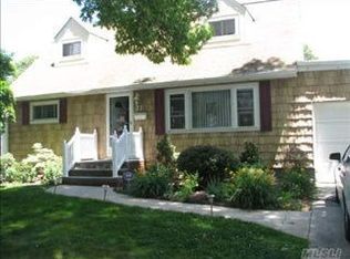 21 Center St, Ronkonkoma, NY 11779