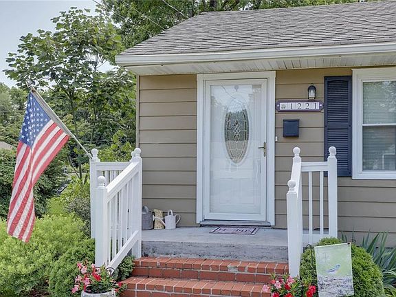 4th image of 1221 Tyler Ave