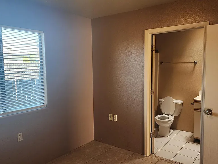 1255 N Bryant Ave — Photo 7