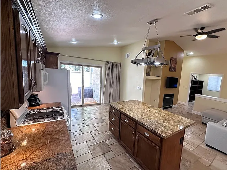 1810 Stablegate Ave — Photo 4