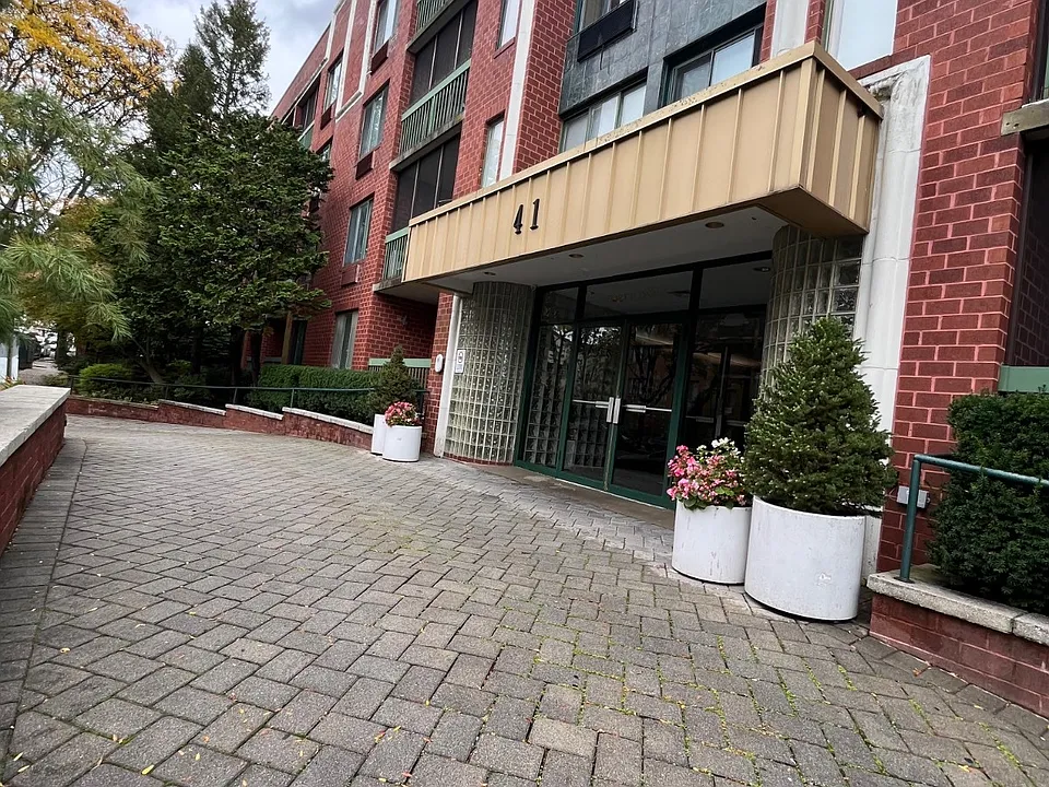 41 Wellington Ct #3A