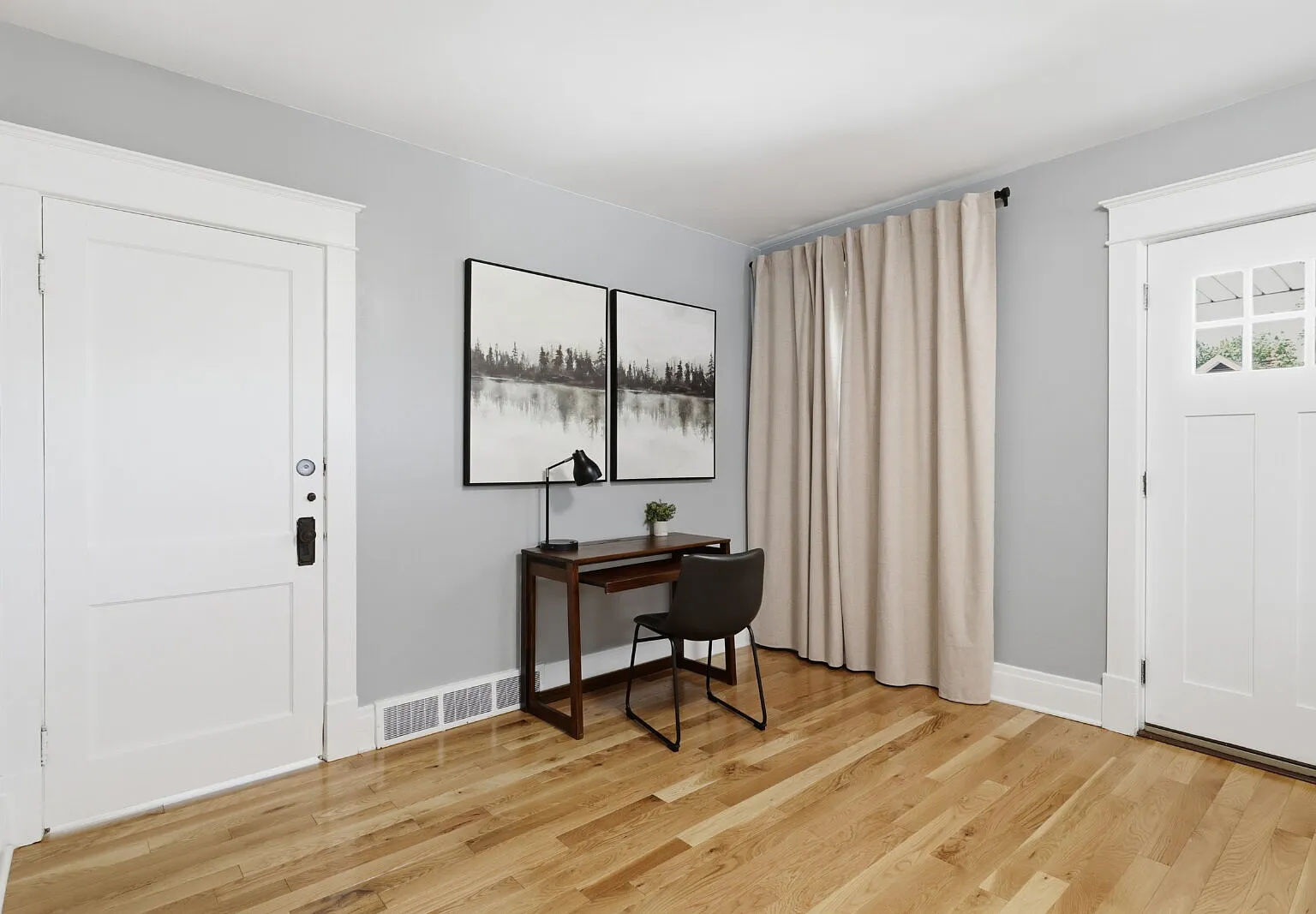 3 bed, 2.0 bath, 2432 sqft, $4,000 — Photo 2