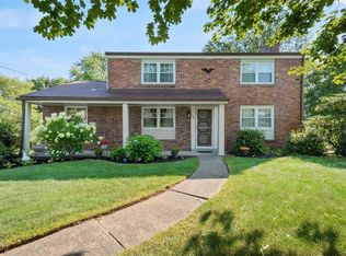 104 Robeson Dr, Coraopolis, PA 15108
