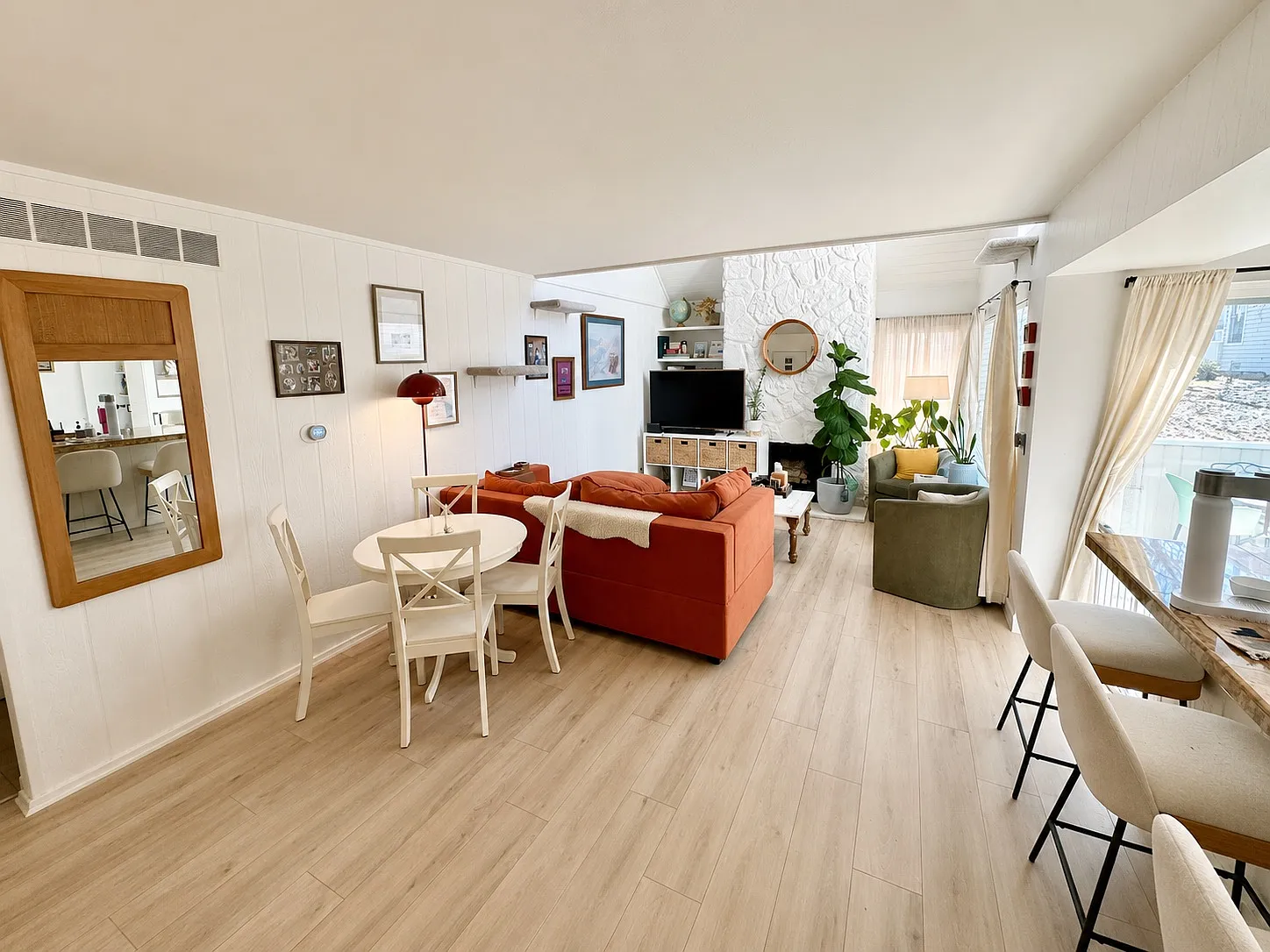 2 bed, 1091 sqft, $1,995 — Photo 3