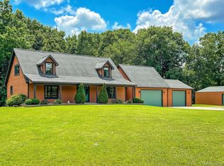 7653 Chase Lake Rd, Fowlerville, MI 48836