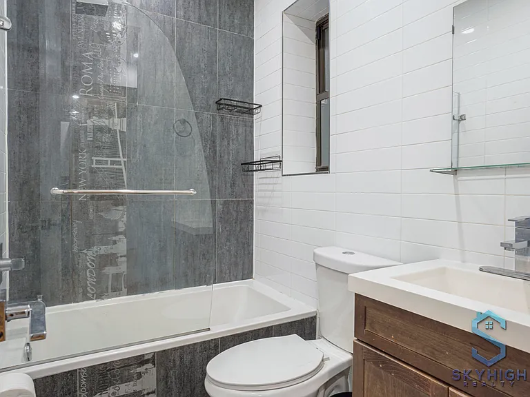 2061 Union St #2L — Photo 12
