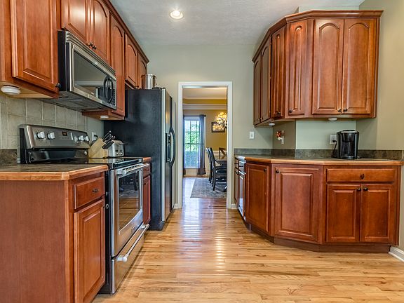 Lots of Cabinet & Countertop