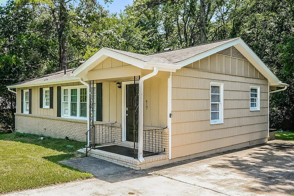 3 bed, 1.0 bath, 1008 sqft, $1,195 — Photo 3