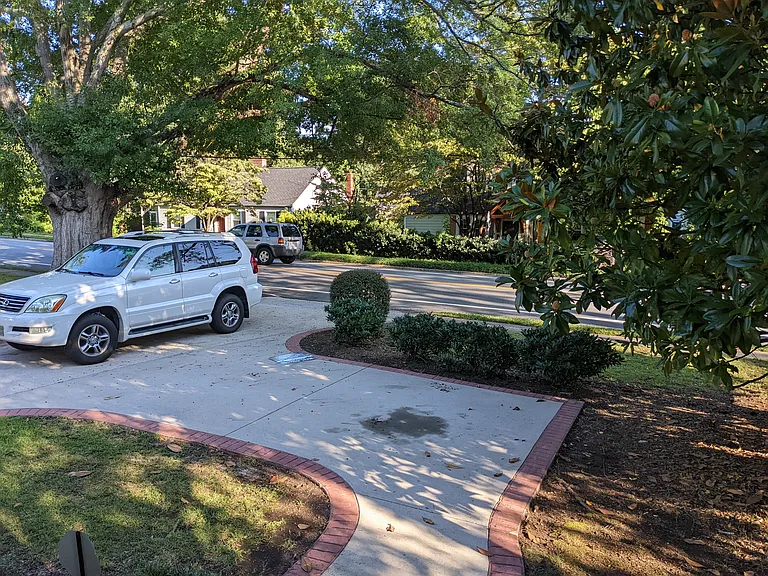 209 E Faris Rd — Photo 4