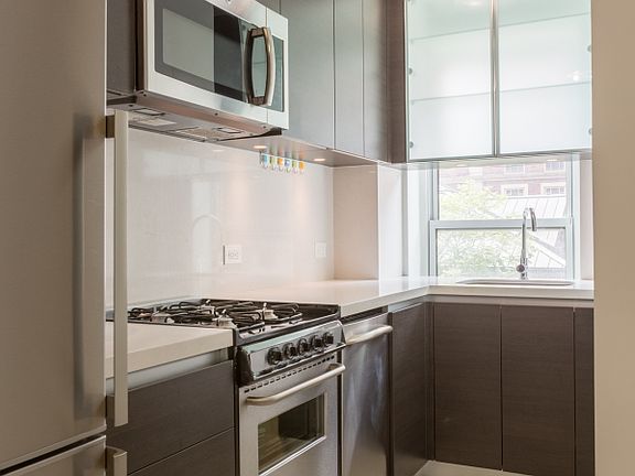 3rd image of 501 W 113th St APT 403