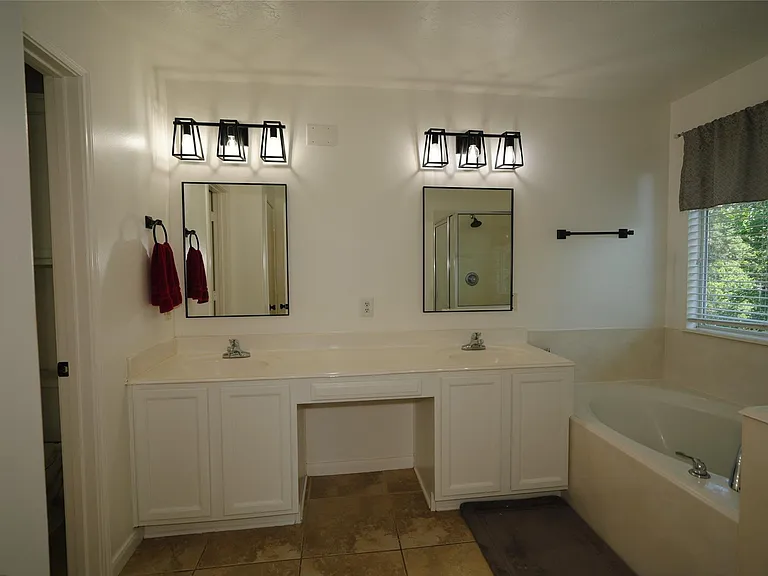 19202 Dickson Park Dr — Photo 10