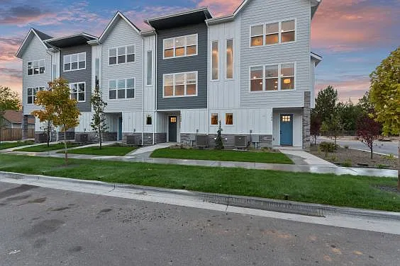 2 bed, 1404 sqft, $2,795 — Photo 1