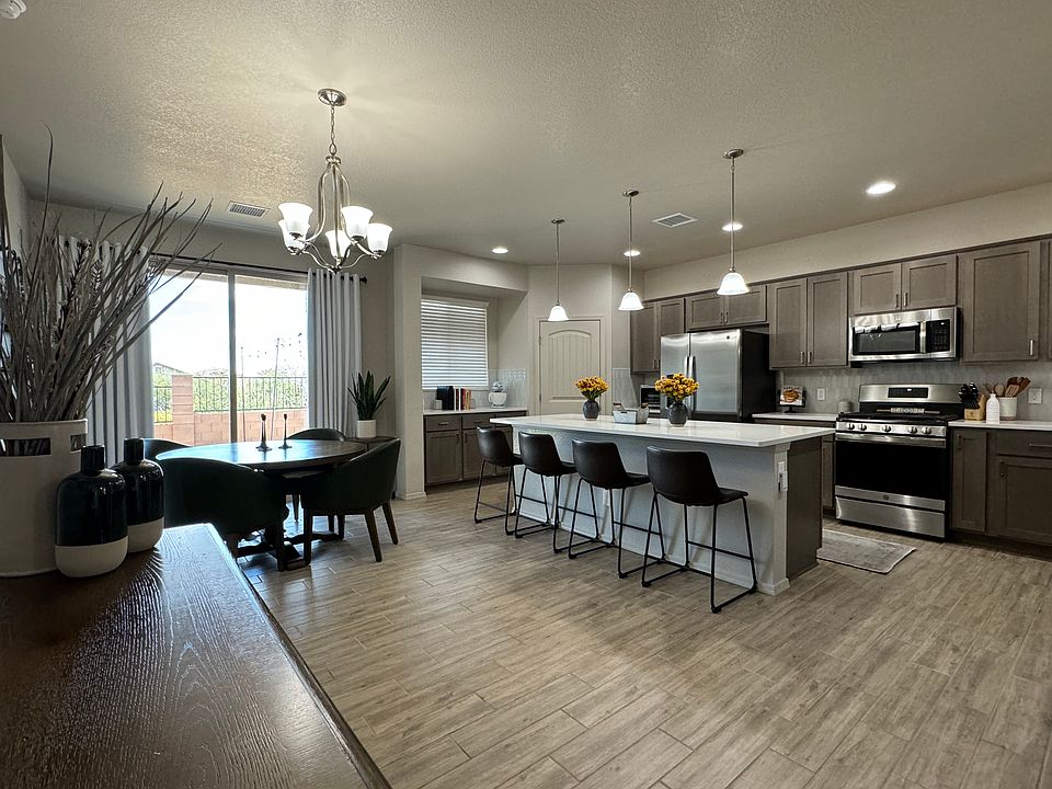 Beautiful kitchen. Refrigerator included.