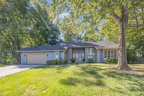 121 Stonehedge Dr Photo 1