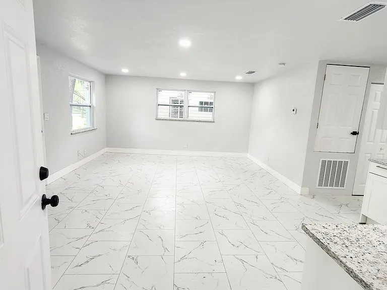 128 Kingston Ave — Photo 9