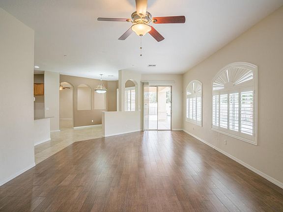 3rd image of 42 N Vineyard Ln