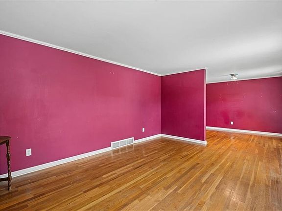 4th image of 10606 W 98th Ter
