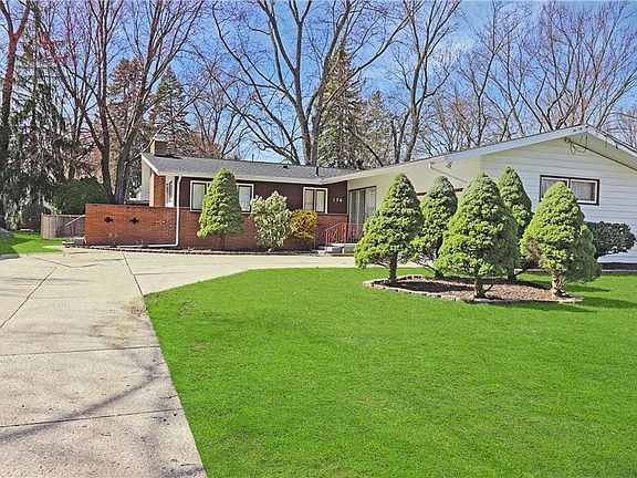 2nd image of 176 Caladonia Ave