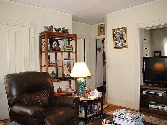3rd image of 155 High St