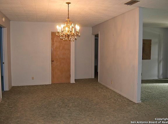 4th image of 902 Elkhorn Dr