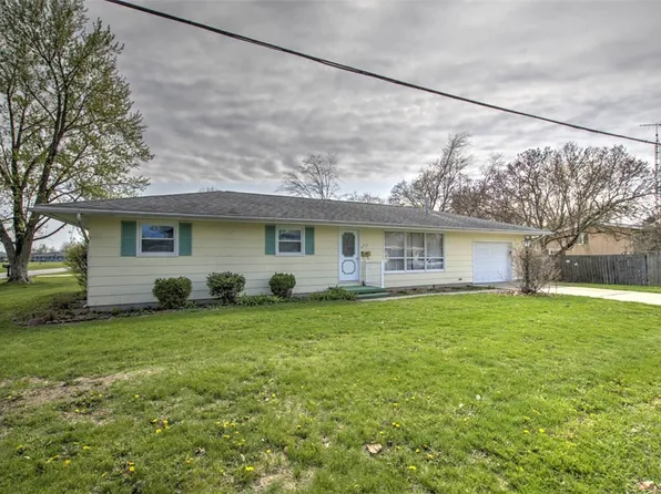 215 E Mattox St, Sullivan, IL 61951