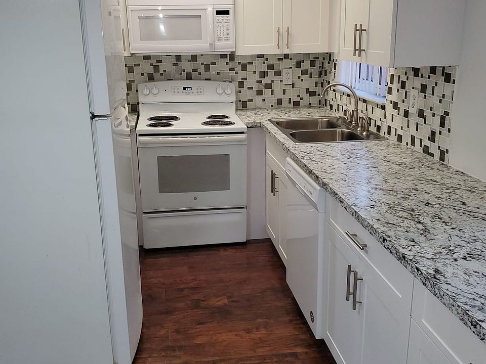 1st image of 220 NE 38th St APT 7