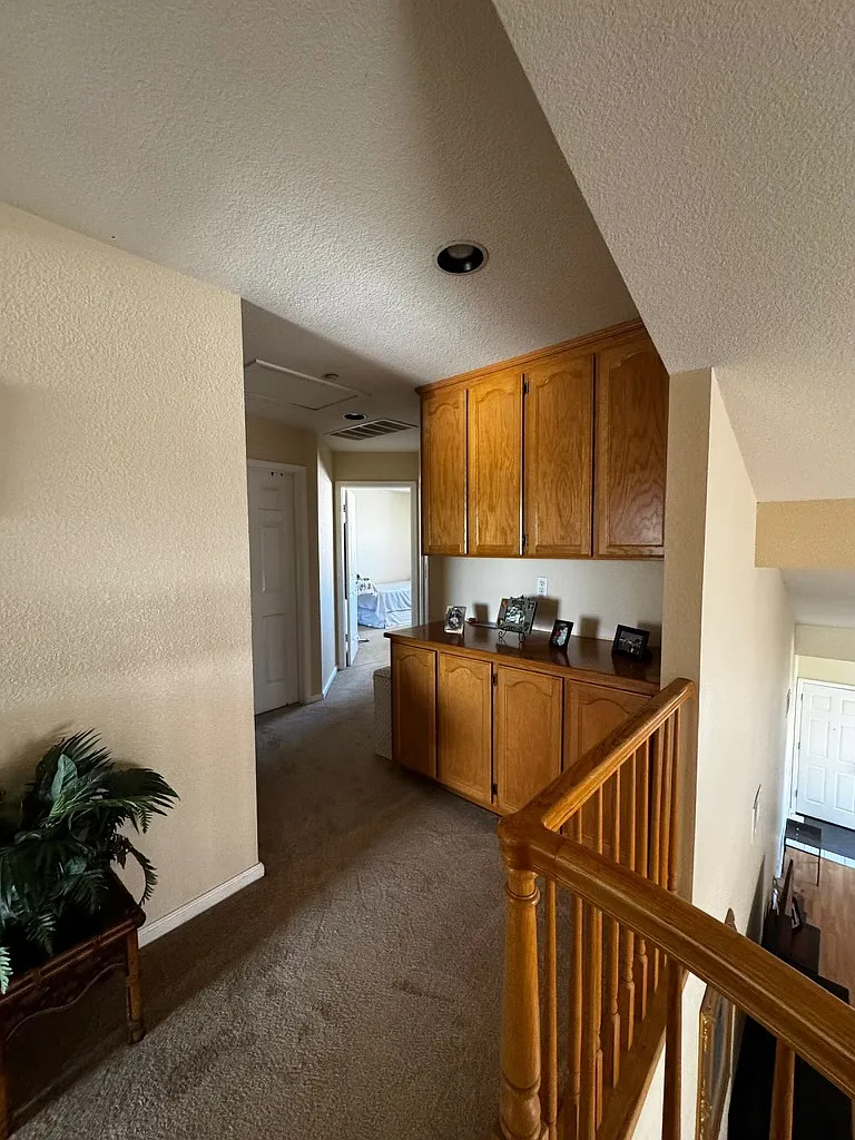 5 bed, 2356 sqft, $5,300 — Photo 2