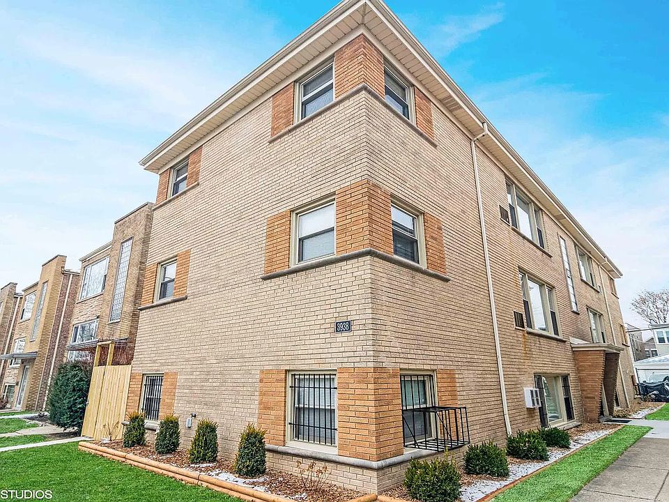 1st image of 3938 N California Ave #2W