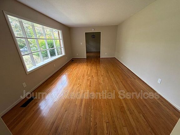 4th image of 430 Hallmark Rd