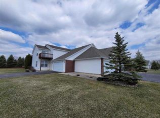 459 Pine White Rd, Roscoe, IL 61073