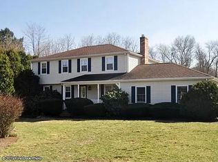 2 Hilltop Dr, Bellingham, MA 02019