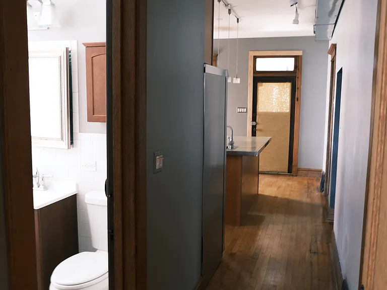 2432 N Rockwell St #1 — Photo 8