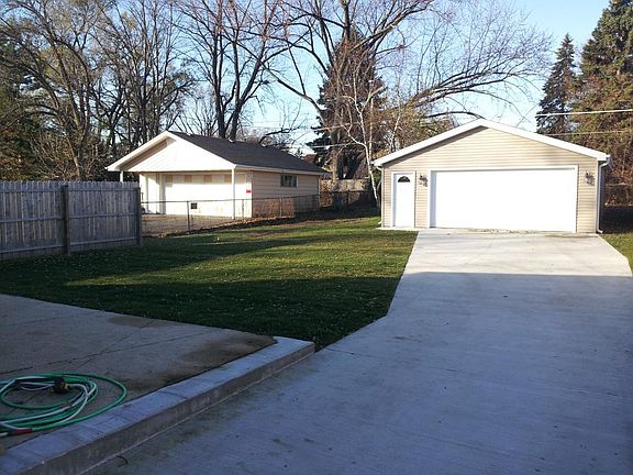 2nd image of 374 N Hemlock Ave