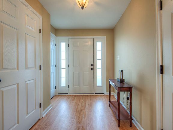 4th image of 7106 Finch Ln