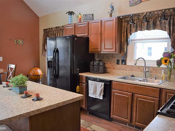 5th image of 8819 Miller St