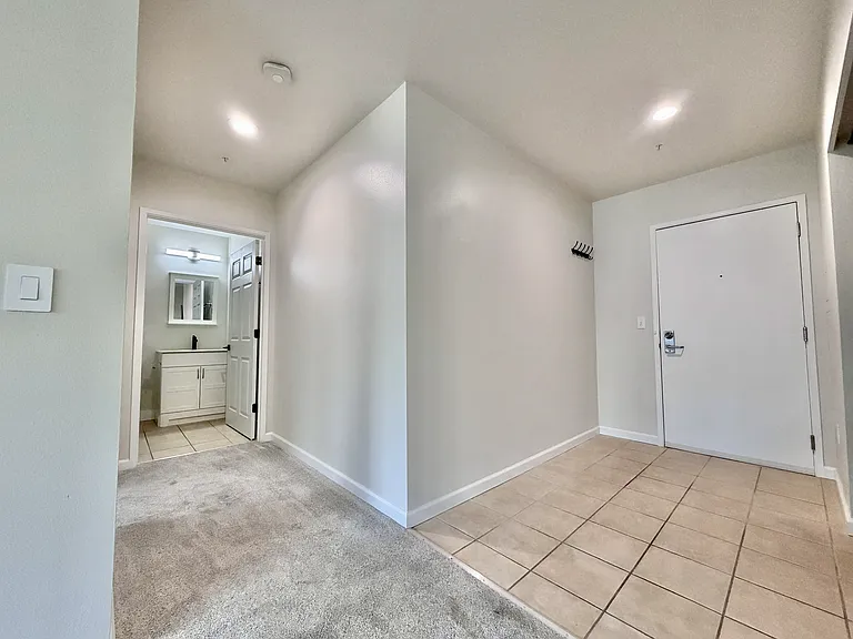 2504 Western Ave #623 — Photo 7
