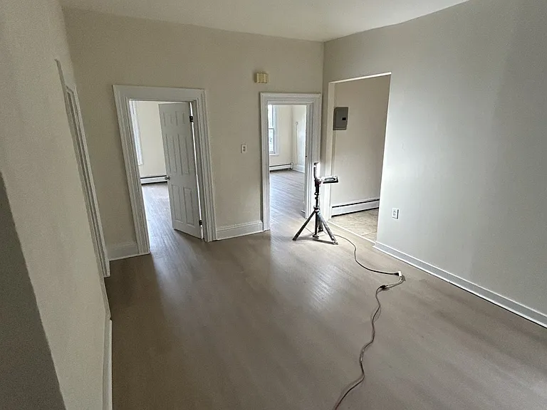 1 Wayne Ave #5 — Photo 4