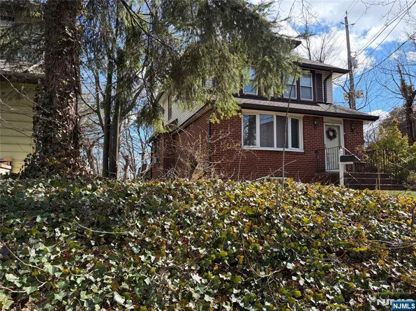 528 Terrace Ave, Hasbrouck Heights, NJ 07604
