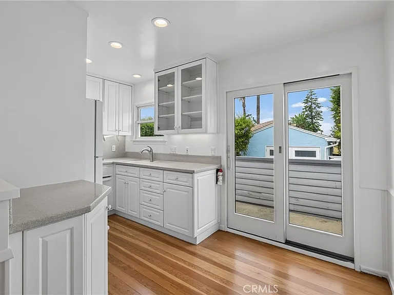 581 Park Ave — Photo 4