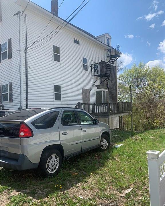 2nd image of 153 Grand St