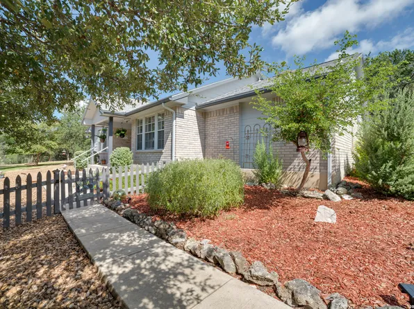 708 MOUNTAIN CREEK TRL, Boerne, TX 78006