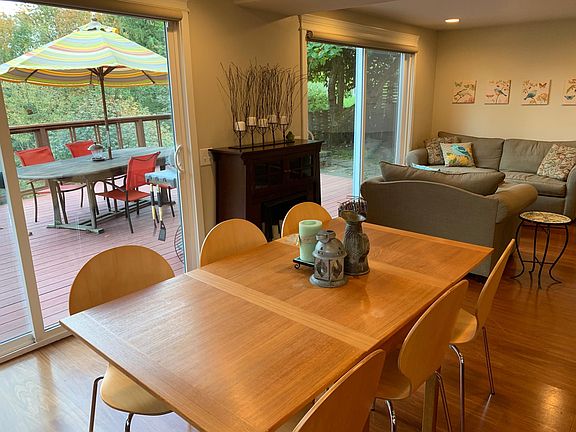 Dinner in out out tonight?