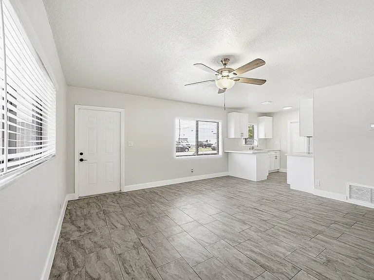 1320 SW 34th Ave #1 — Photo 5