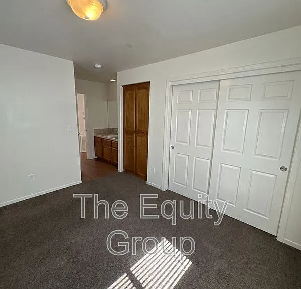2931 N Crowe St — Photo 15