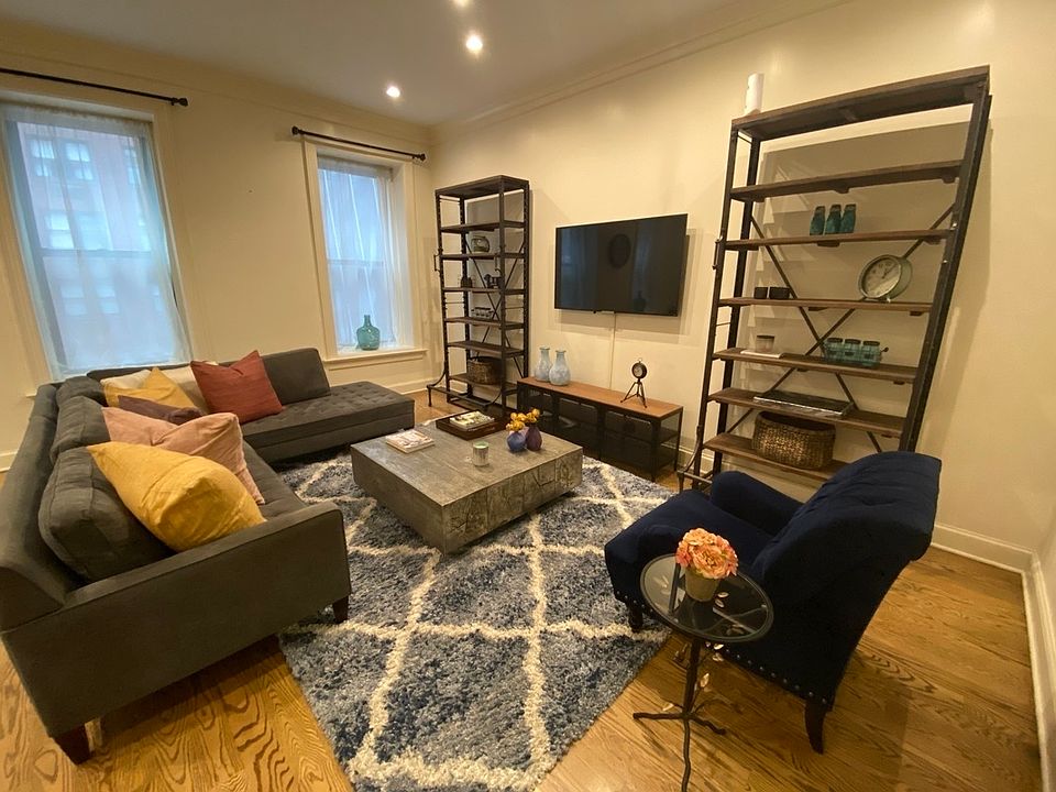 1st image of 57 E 54th St #2
