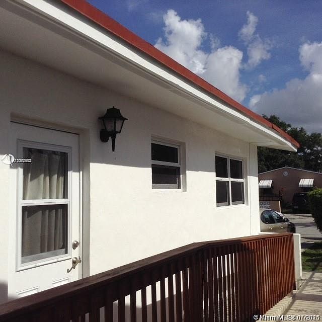 1st image of 10 NE 49th St #10