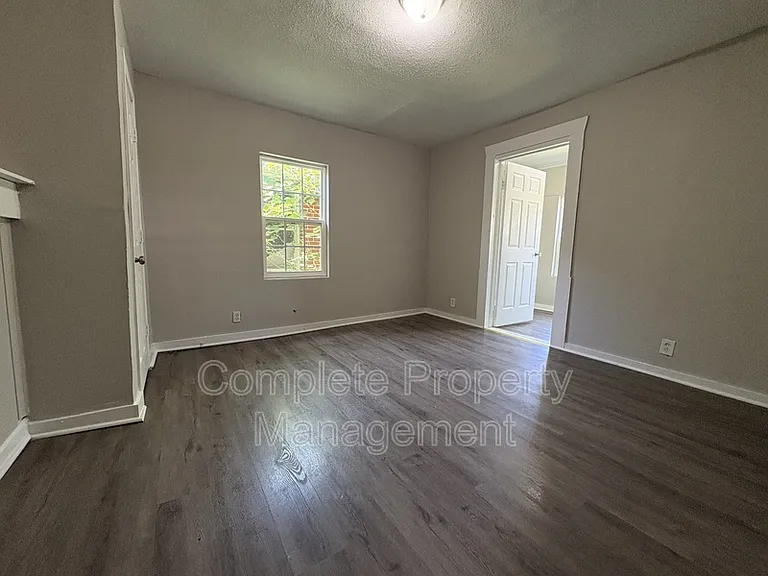 725 Avenue G — Photo 4