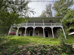 202 Shamrock Rd, Logan, WV 25601